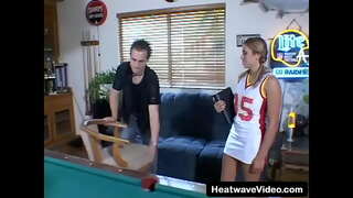 Hi Klib Jèn timoun #9 - Pandora Rèv, Tony Tedeschi - Yon jèn timoun ti fi foutu sou tab la pisin