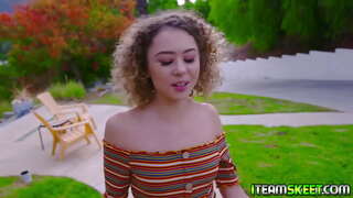 Cute teen Allie Addison pops ex ea teen pussy et habitare eam ex bulla pummels eius, ut eius officium retro