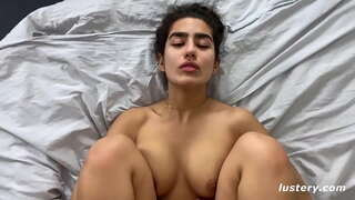 Fixarea Picioarele Peste Cap Pentru O Penetrare Mai Adâncă