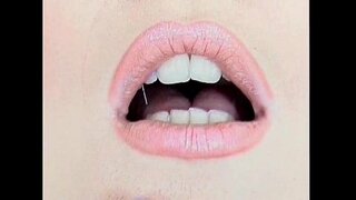 Angela Tiger - lesbiese - in wit